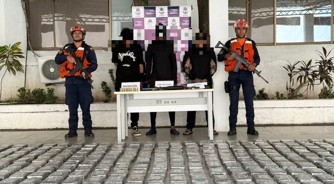 Incautan cerca de media tonelada de cocaína en el Caribe al noreste de La Guajira