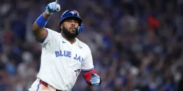 Azulejos fuerzan el séptimo juego ante los Marineros