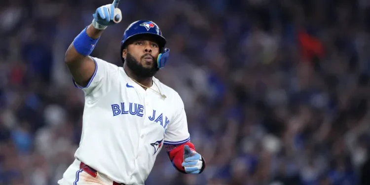 Azulejos fuerzan el séptimo juego ante los Marineros