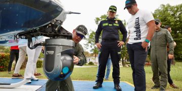 Alcalde Char sobrevuela Barranquilla en helicóptero Halcón: herramienta que fortalece la seguridad de la ciudad