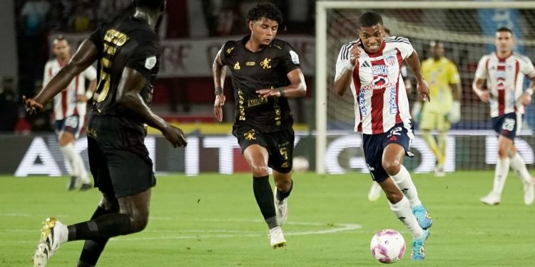 Junior se enredó en casa y América lo castigó en la Copa Colombia