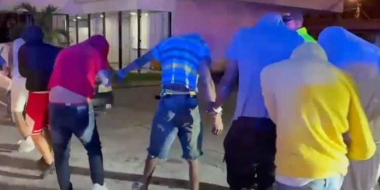 Balacera y 8 capturados tras ubicar vehículo usado en crimen de guardia del Inpec