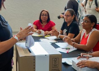 Mediana asistencia y jornada tranquila en los puestos de votación para elecciones de jóvenes en Barranquilla