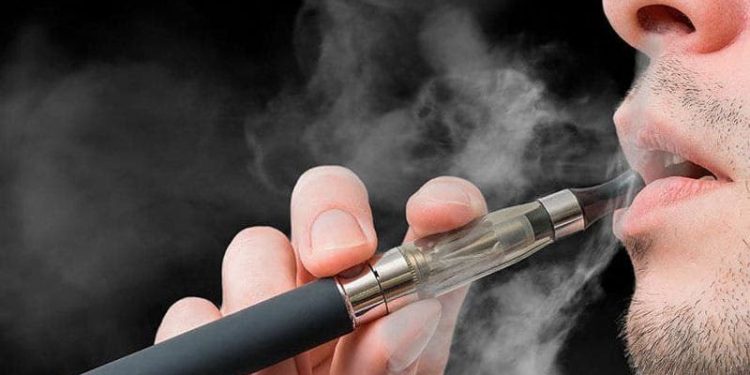 OMS alerta que 15 millones de jóvenes fuman cigarrillo electrónico en el mundo