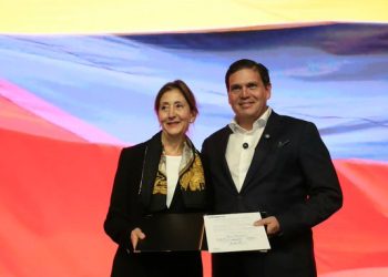 Ingrid Betancourt le da su aval a Juan Carlos Pinzón: “Aquel que nos rescató de las garras de las Farc tiene hoy la misión de rescatar a Colombia”