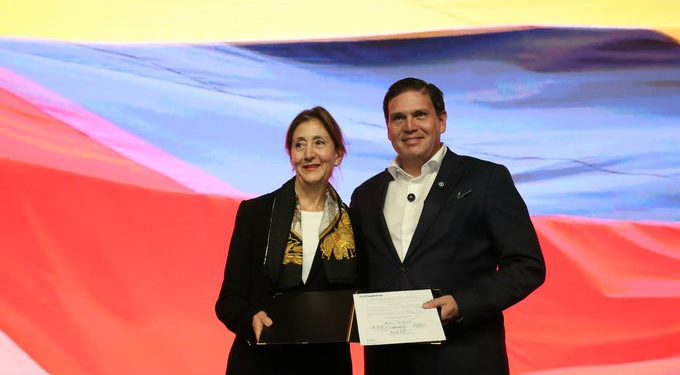 Ingrid Betancourt le da su aval a Juan Carlos Pinzón: “Aquel que nos rescató de las garras de las Farc tiene hoy la misión de rescatar a Colombia”