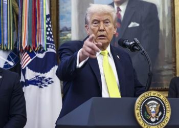 Trump anuncia que evalúa ataques terrestres y operaciones encubiertas en Venezuela