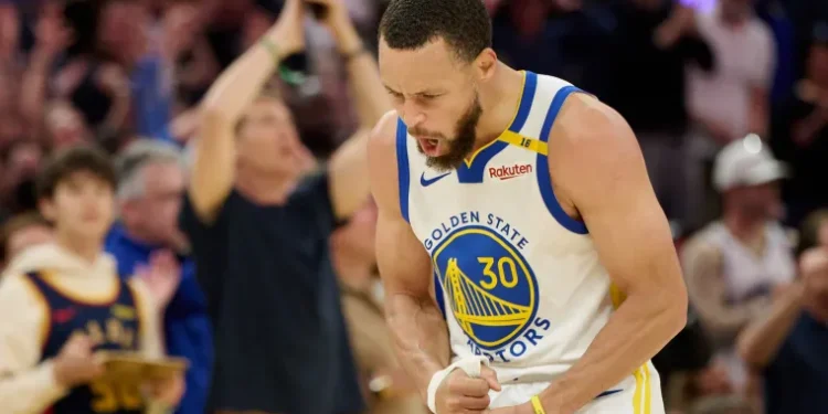 Curry desafía al tiempo y lidera otro triunfo épico de los Warriors