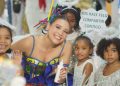 Con crayones, niños de CDI crearon el vestuario que luce la reina del Carnaval 2026, Michelle Char, para celebrar a los más pequeños