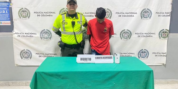 Capturan en La Pradera a sujeto que hurtó celular en un bus de servicio público