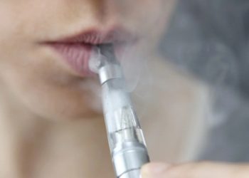 Fumar y vapear no solo dañan los pulmones: también pueden afectar tu cerebro, según estudio internacional