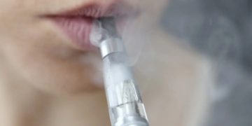 Fumar y vapear no solo dañan los pulmones: también pueden afectar tu cerebro, según estudio internacional