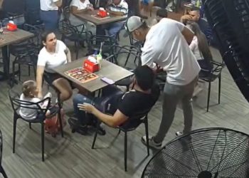 Delincuente roba a mano armada a cantante vallenato en restaurante de Barranquilla