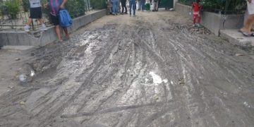 Indignación en Soledad: padres del ITIDA denuncian que salida del colegio se convirtió en un foco de insalubridad