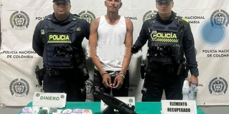 Capturado en Barranquillita con una Mini Uzi tras asaltar a un ciudadano