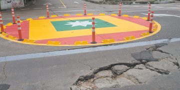 Ciudadanos denuncian peligroso hueco en rotonda de la calle 69 con carrera 42