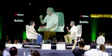 Gobernador Eduardo Verano destacó la alianza público-privada como motor de desarrollo en el Caribe BIZ Forum 2025