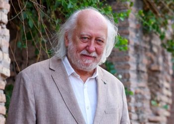 László Krasznahorkai, Premio Nobel de Literatura 2025: “Por reafirmar el poder del arte en medio del terror apocalíptico”