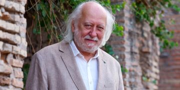 László Krasznahorkai, Premio Nobel de Literatura 2025: “Por reafirmar el poder del arte en medio del terror apocalíptico”
