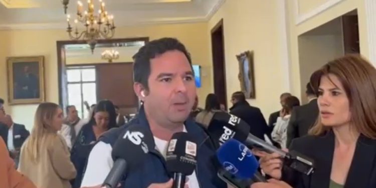 Senador Mauricio Gómez Amín alerta sobre intentos de estafa en su nombre