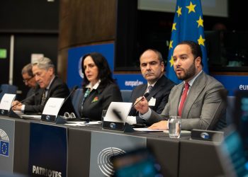 Centro Democrático denuncia ante el Parlamento Europeo persecución política y reducción del 30% en sus candidatos