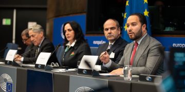 Centro Democrático denuncia ante el Parlamento Europeo persecución política y reducción del 30% en sus candidatos