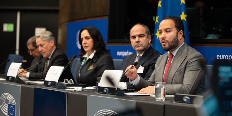 Centro Democrático denuncia ante el Parlamento Europeo persecución política y reducción del 30% en sus candidatos
