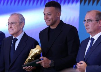 Mbappé celebra su primera Bota de Oro agradeciendo al equipo