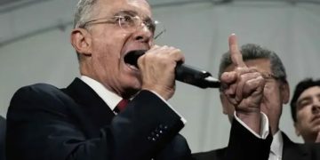 Uribe llama a un nuevo Gobierno que reconstruya la relación con EE. UU.