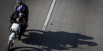 Denuncian nueva modalidad de robo en Bogotá: usan cascos con sustancias para drogar a víctimas