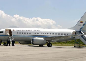 Avión presidencial de Colombia enfrenta rechazo en Arabia Saudita: diez empresas se niegan a brindarle servicio
