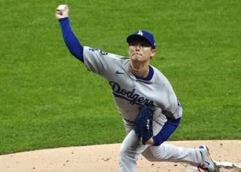 Yamamoto brilla con un recital histórico y pone a Dodgers a un paso de la gloria