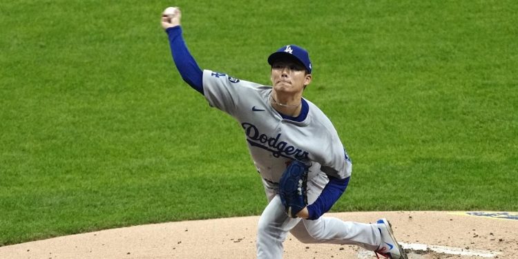 Yamamoto brilla con un recital histórico y pone a Dodgers a un paso de la gloria