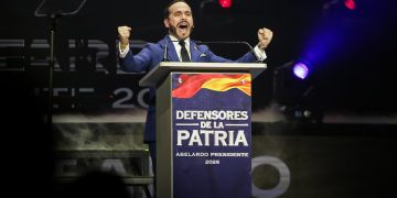 Abelardo de la Espriella asegura que “el mal habita en la Casa de Nariño” en masivo evento en Bogotá