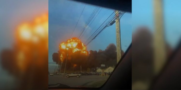 Avión de carga de UPS se estrella en Louisville: siete muertos y 11 heridos