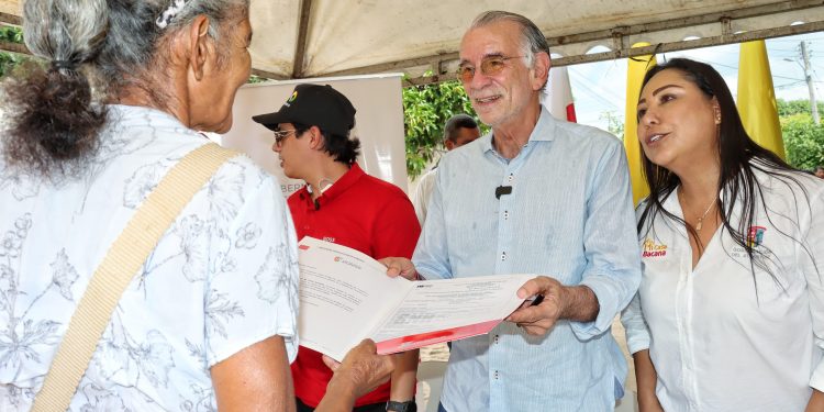 Gobernador Verano no para de entregar títulos y mejoramientos de vivienda ‘Mi Casa Bacana’
