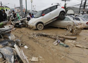 Elevan a 465 los muertos por las inundaciones en Tailandia e Indonesia