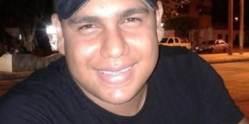 𝗘𝗻 𝗲𝘀𝘁𝗮𝗱𝗼 𝗱𝗲𝗹𝗶𝗰𝗮𝗱𝗼 𝘆 𝗯𝗮𝗷𝗼 𝗰𝘂𝘀𝘁𝗼𝗱𝗶𝗮 𝗽𝗼𝗹𝗶𝗰𝗶𝗮𝗹 𝗽𝗲𝗿𝗺𝗮𝗻𝗲𝗰𝗲 𝗘𝗹 𝗣𝗿𝗶𝗻𝗰𝗶𝗽𝗮𝗹 𝗦𝗼𝘀𝗽𝗲𝗰𝗵𝗼𝘀𝗼 𝗱𝗲 𝗹𝗮 𝗺𝘂𝗲𝗿𝘁𝗲 𝗱𝗲 𝗠𝗮𝗿𝗶𝘀𝗼𝗹 𝗕𝗮𝗹𝗹𝗲𝘀𝘁𝗮𝘀 𝗕𝗿𝗼𝗰𝗵𝗲𝗿𝗼