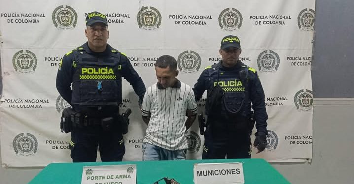 Cae hombre con revólver ilegal en Villa Génesis: Policía lo sorprendió durante patrullaje preventivo