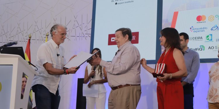 Gobernador del Atlántico exaltó la vida y gestión del empresa Fernando Pertuz Galofre