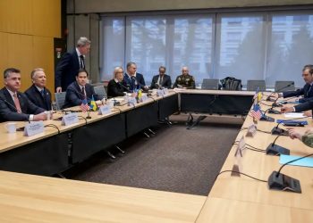 Estados Unidos y Ucrania inician reunión en Florida para plan de paz