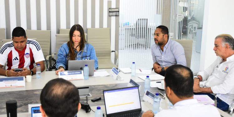 Con asistencia de estudiantes y sindicatos, inicia sesión extraordinaria del Consejo Superior de Uniatlántico