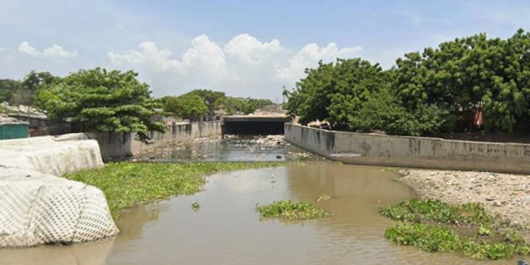 Hallan cuerpo baleado en el Caño de la Auyama, en el barrio Rebolo