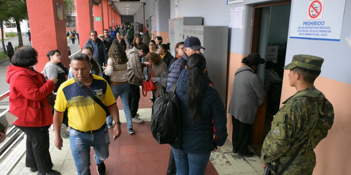 Ecuador: participación llega al 41% cuando faltan cuatro horas para el cierre de las urnas