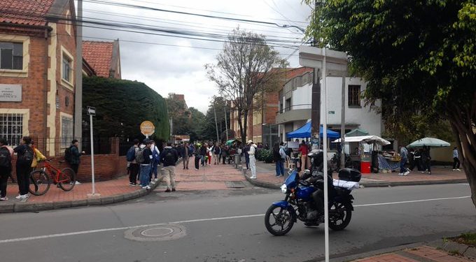 Por posible amenaza de bomba evacúan la Universidad Católica