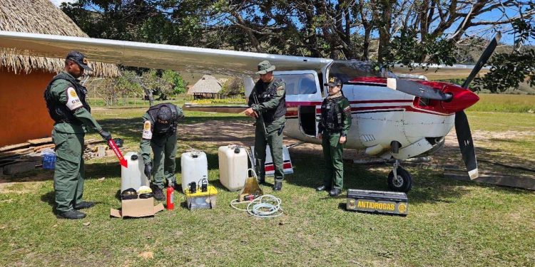 Dos hombres fueron detenidos en Venezuela tras aterrizaje de emergencia de avión procedente de Guyana