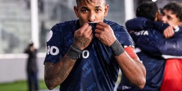 Sebastián Villa entra en la historia de Rivadavia