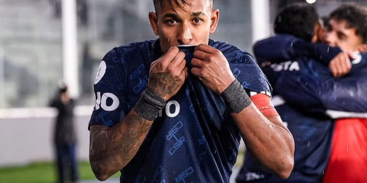 Sebastián Villa entra en la historia de Rivadavia