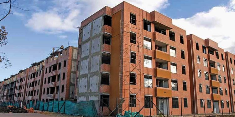 ¡Viviendas sin licencia! Nuevo decreto del Gobierno Petro dinamita la formalidad urbanística en Colombia