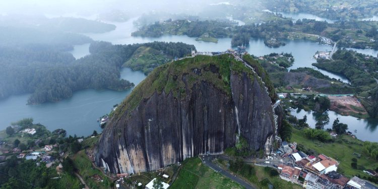 Incidente en zona turística de El Peñón deja una víctima y tres personas lesionadas